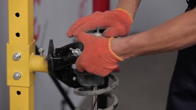 Pamācība: Kā nomainīt AUDI A6 C5 Priekšas amortizatori смотреть онлайн
