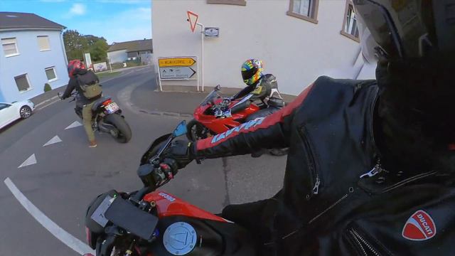 DUCATI PANIGALE V2 VS DUCATI MONSTER 1200 S VS DUCATI HYPERMOTARD 950 SP! | VLOG 8