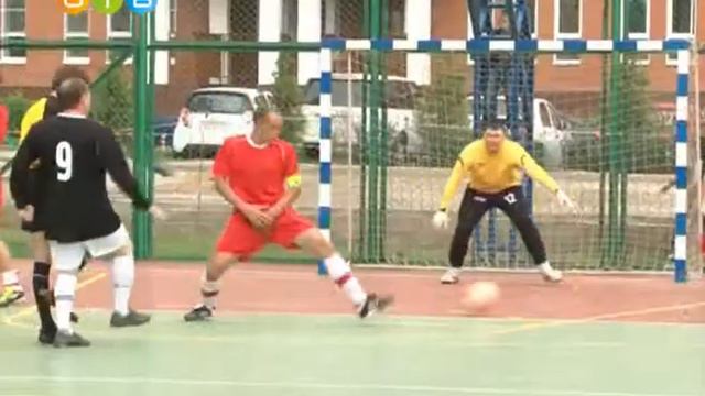 В футбол играют настоящие гусары смотреть онлайн