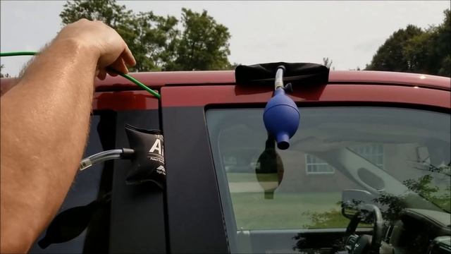How to unlock a car door without keys, the easy way. смотреть онлайн