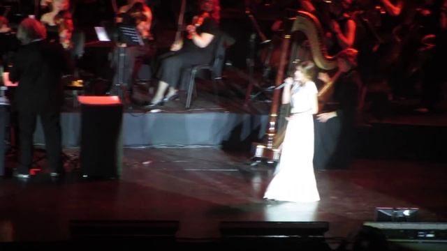 Hélène Ségara & Julie Zenatti - Beau Comme Le Soleil (Notre Dame De Paris Le Concert, Moscow)