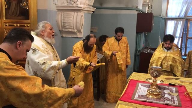 "Примите ядите" Литургия с хором студентов Баламандского университета 15.07.2018 (Митрополит Нифон) смотреть онлайн