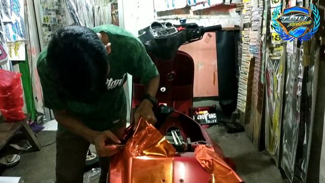Tutorial wraping vespa matic tanpa menggunakan pemanas butuh skill yang maksimal смотреть онлайн