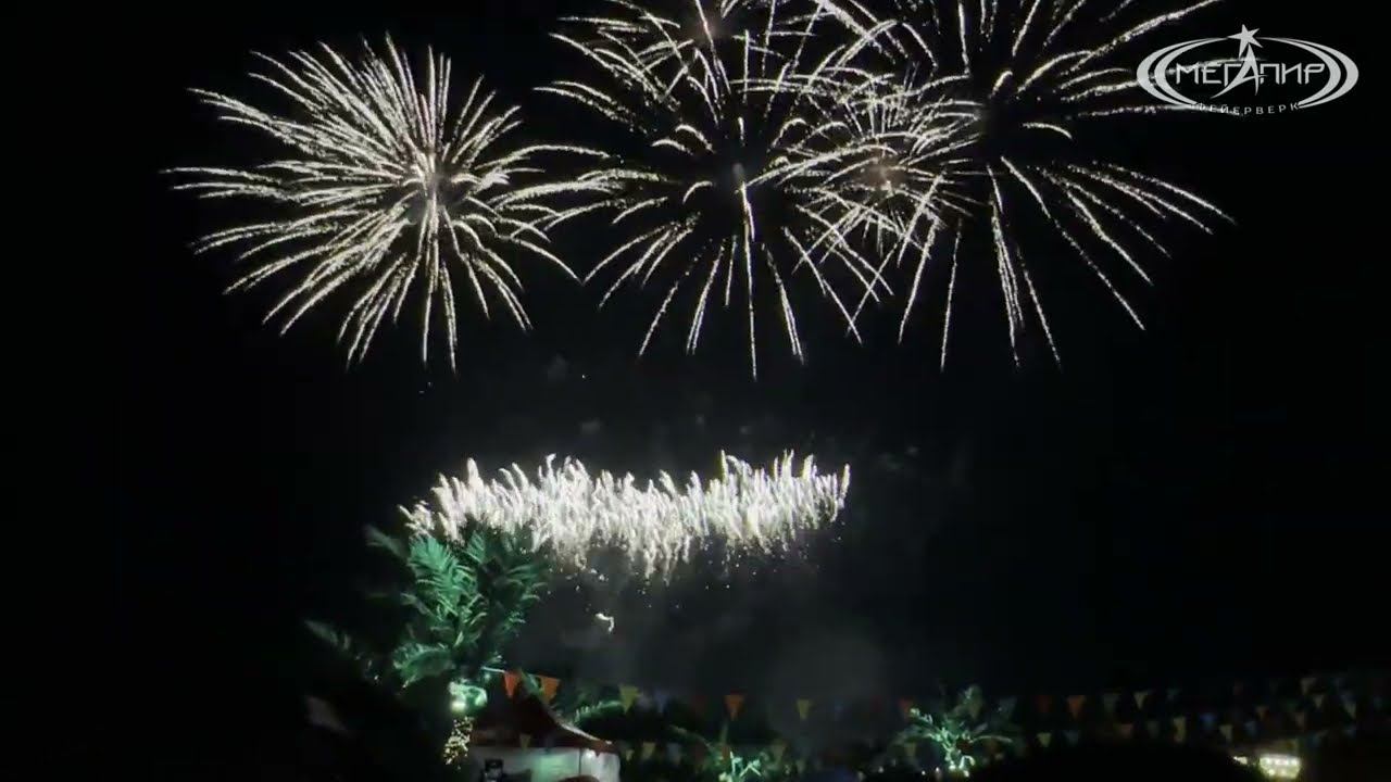 Музыкальный фейерверк Зелёный квартал смотреть онлайн