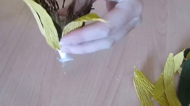 Подсолнух из гофрированной бумаги с орешками. смотреть онлайн