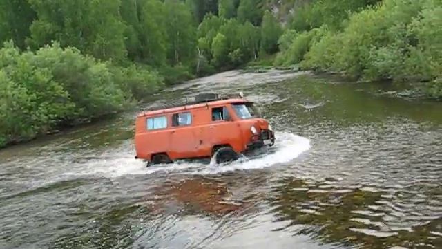 УАЗ в брод через реку Дербина смотреть онлайн