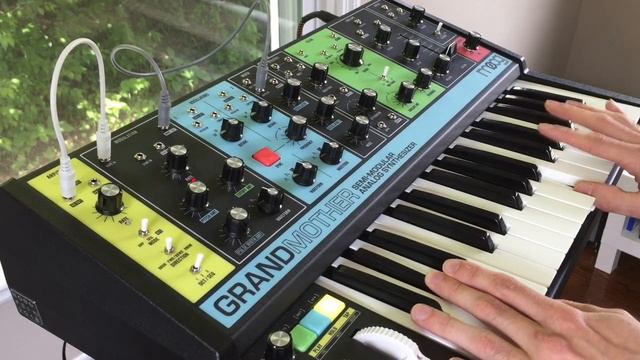Moog Grandmother - Demo 1 | 3 Oscillators смотреть онлайн