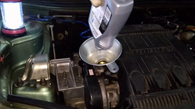 Fiat Punto - 省錢 DIY更換機油, Engine Oil Change смотреть онлайн