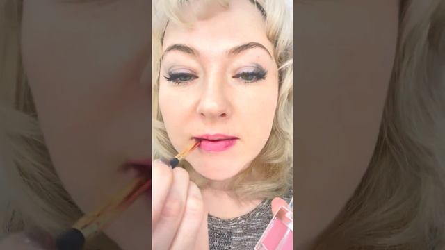 Палетка наливных помад от компании Фаберлик. смотреть онлайн