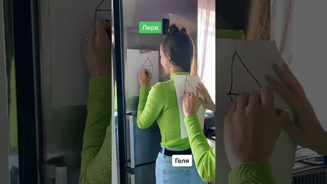 Минус, что мы левши и перекрываем рисунок😹😹😹 #близняшкидвойняшки #twix #onemedia #рек смотреть онлайн