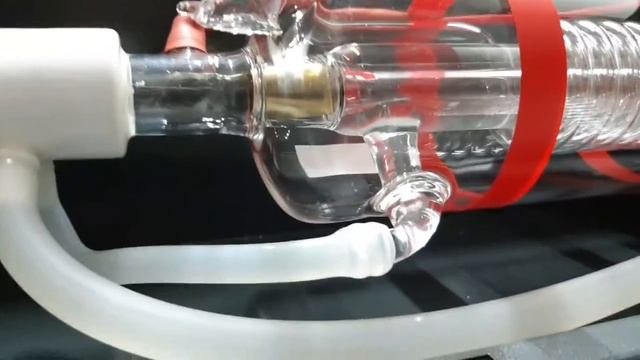 Подготовка к запуску лазерного CO2 станка. Пузыри в лазерной трубке. Теплая мастерская готова. смотреть онлайн