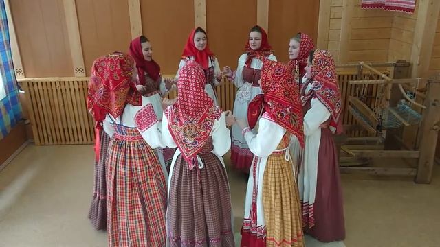 Э, ой, как по Пожарищу с-по деревне. Фольклорный ансамбль "Василиса" смотреть онлайн