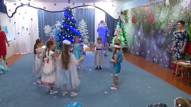 Танец снежинок "Зима, зима - красавица!" новогодний утренник 2017 смотреть онлайн