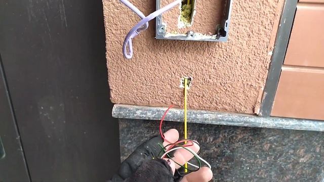 установка и подключение считывателя iron logic z2 к много абонентской вызывной панели Hikvision смотреть онлайн