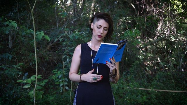 Chegou em outubro [Ondjaki] - Leitura Michelle C. Buss #cafecomminerva смотреть онлайн