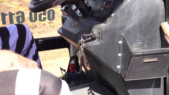 Сломался Трактор и Погрузчик - Дима на красной машине спешит на помощь смотреть онлайн