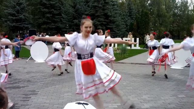 Ансамбль Родничок - танец Тарантелла. Ижевск 20 сентября 2017 смотреть онлайн