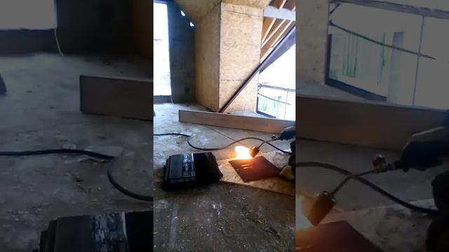 как согнуть и смонтировать коньки гибкой черепицы дёке (docke) зимой смотреть онлайн