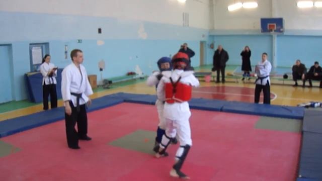 Бой 3. Пережогин Никита (кр) - Гордеев Данил (син).MP4 смотреть онлайн