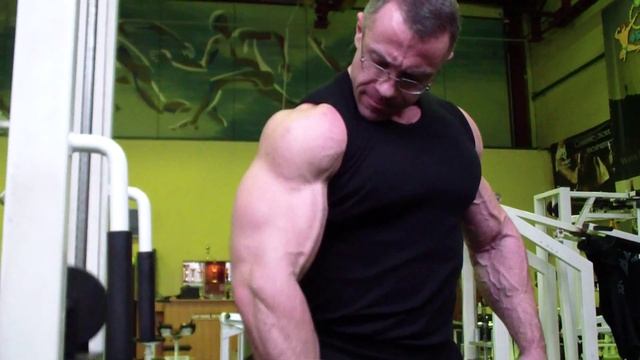 Александр Ярмоленко тренировка рук брахиалис с канатом вариант