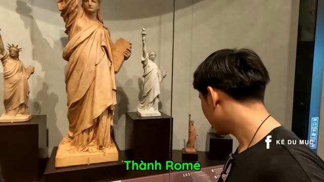 Bên trong Nơi Giàu Nhất Thế Giới смотреть онлайн