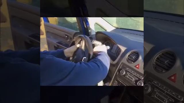 Як розібрати кермо / подушки безпеки VW Caddy 2 / Amarok / Touran 2 - VOLANTY.CZ смотреть онлайн