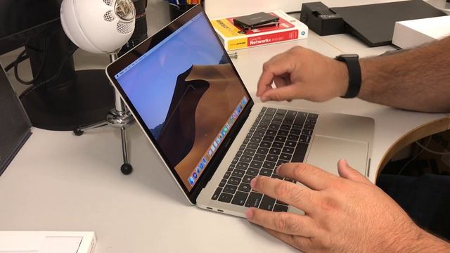 13 Inch MacBook Pro Non Touch Bar (2017) | First Impressions & Review смотреть онлайн