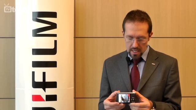 Fujifilm XQ2: dal vivo la nuova versione della compatta tascabile "Pro" - TVtech смотреть онлайн