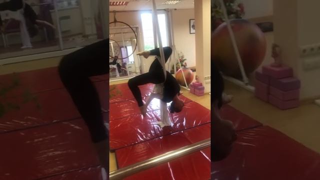 LA Studio-Студия растяжки и оздоровительной гимнастики Анны Ленч. Фрагмент урока. смотреть онлайн