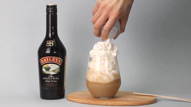 Рецепт кофе с Бейлисом | Кофе БЕЙЛИЗ | Ирландский кофе | Irish Cream Coffee смотреть онлайн