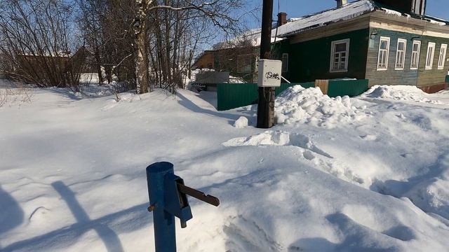4k Водоразборная колонка в Архангельске. Water column in Arkhangelsk 阿尔汉格尔斯克的水柱。 смотреть онлайн