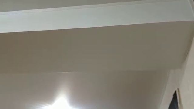 Натяжные потолки в Новомосковске. Обтянули старую деревянную балку смотреть онлайн