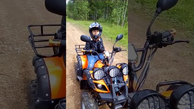 Детский квадроцикл , гонщик:) смотреть онлайн