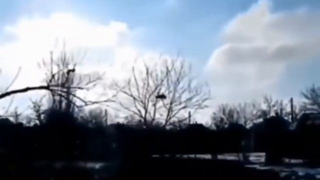 Российские вертолёты заняли вблизи военных объектов в районе города Попасной. смотреть онлайн