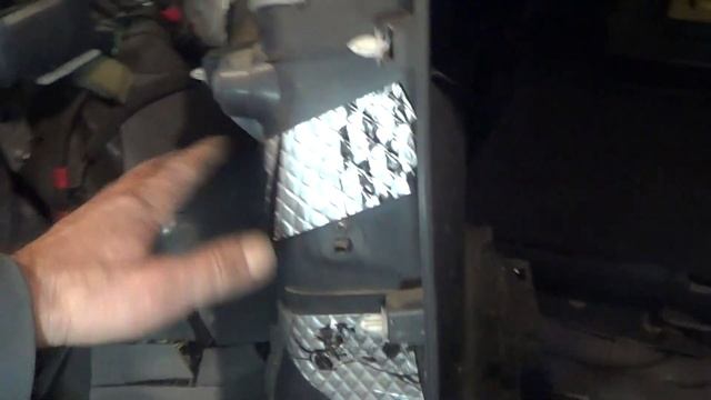 как снять задний фонарь на TOYOTA RAV4 смотреть онлайн