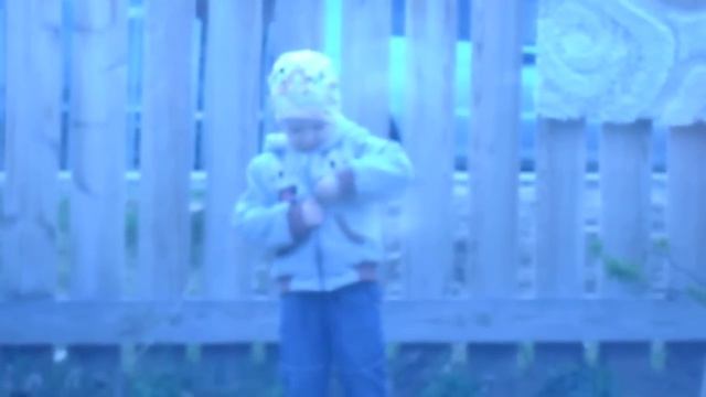 Злата 2.6 года .танцует и поет № 2...Лоя " Тук Тук" смотреть онлайн