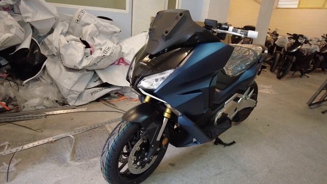 Unboxing HONDA FORZA 750 new model 2023 blu color смотреть онлайн