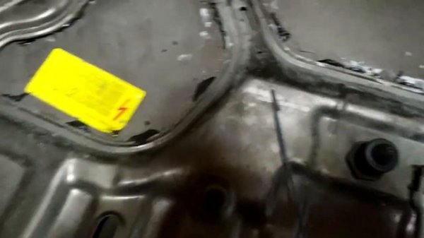 Отклеился капот?!Что делать?