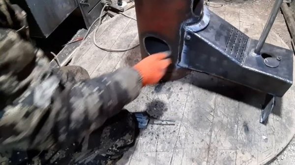Сварил ПЕЧЬ буржуйку в гараж с горелкой на отработке из баллона