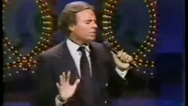 Julio Iglesias - Hey 1983 U.S.A Johnny Carson Show.  Tony G.