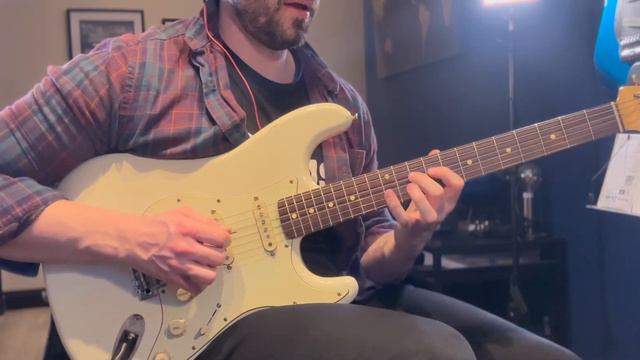 Mic’d Up My Old Fender Deluxe Reverb 65' Amp For A Jam! смотреть онлайн