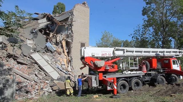 2017-06-30. Обрушение донецкого университета экономики и торговли имени Туган Барановского смотреть онлайн