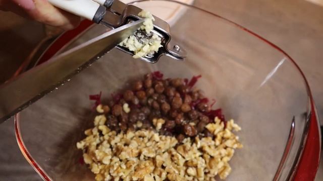 салат из свеклы с грецким орехом и изюмом | рецепт | что приготовить смотреть онлайн