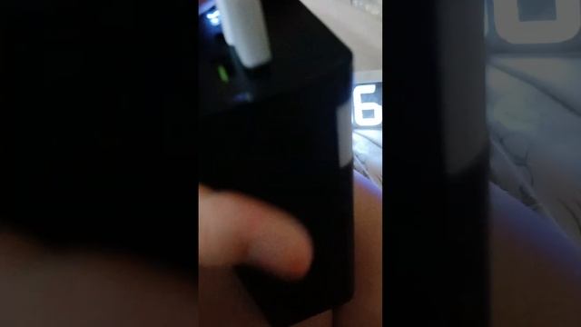 обзор повербанка 40 000mAh 20W 2 розйома USB є фонарик та розєм TYPE-C зряджається IN і TYPE-C смотреть онлайн