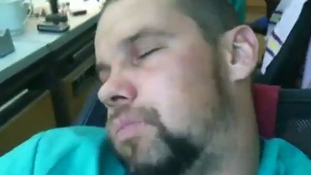 Стоматологи спят на работе часть2 смотреть онлайн