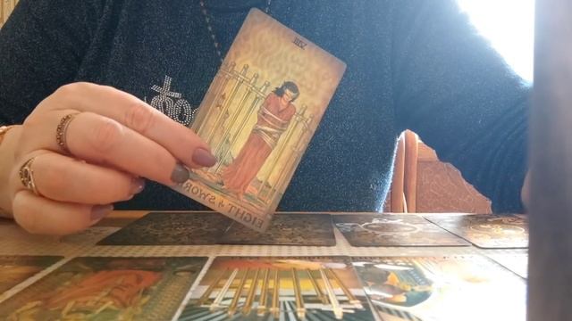 Что скрывает Крестовый Король от Червовой Дамы. смотреть онлайн