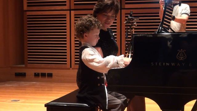 Spring Piano Recital performance by Frankie Kogan continued... смотреть онлайн