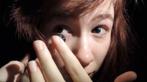 как одевать линзы первый раз