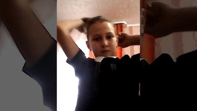 Как зделать прическу с помощью крабика резинки и ращески смотреть онлайн