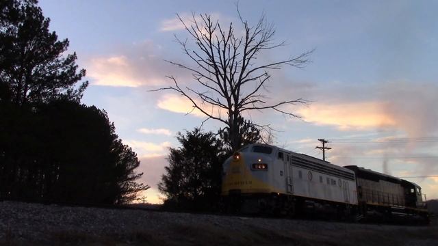 Seaboard Coast Line EMD SD45 Cold Start and Light Engine Move смотреть онлайн